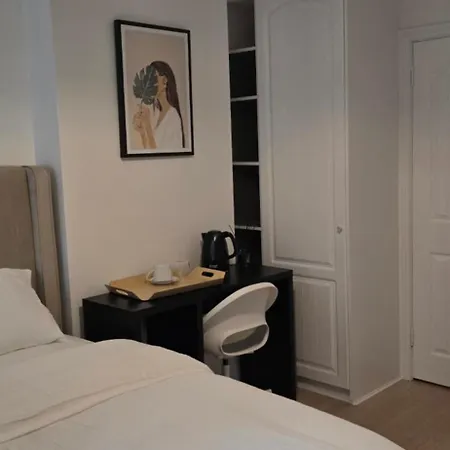 King With En-suite Bathroom Dublin