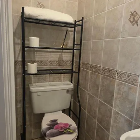 King With En-suite Bathroom *